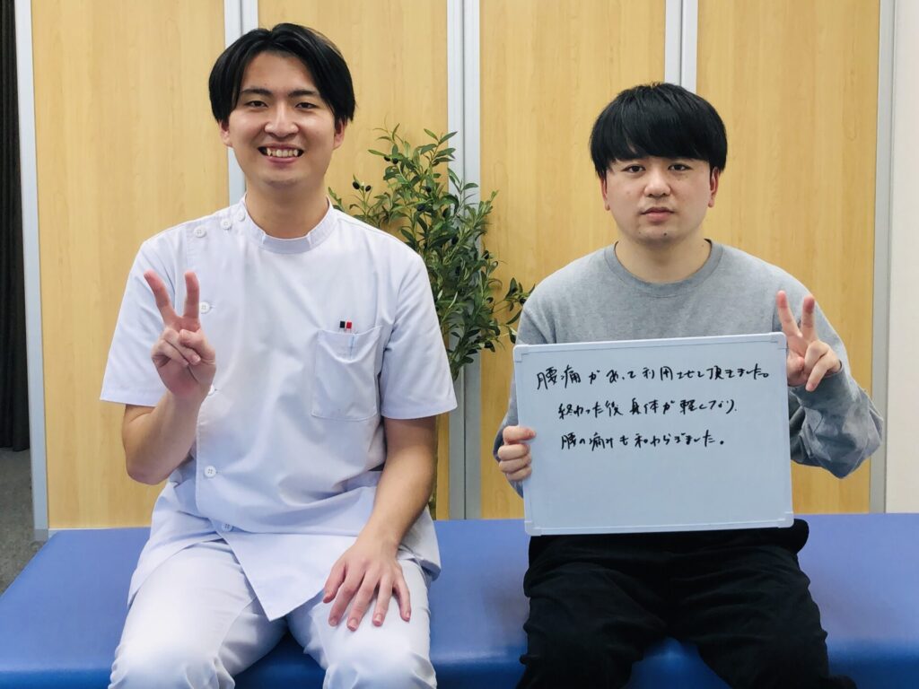 やぎはし整体院春日部店の宅島先生と患者様の写真