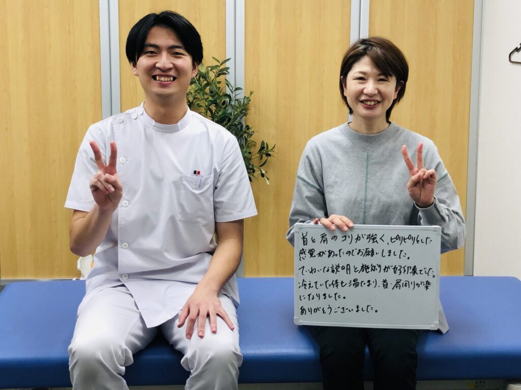 やぎはし整体院春日部店の宅島先生と患者様の写真