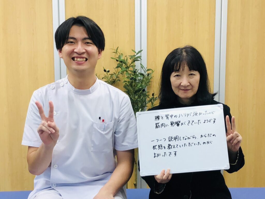 やぎはし整体院春日部店の宅島先生と患者様の写真