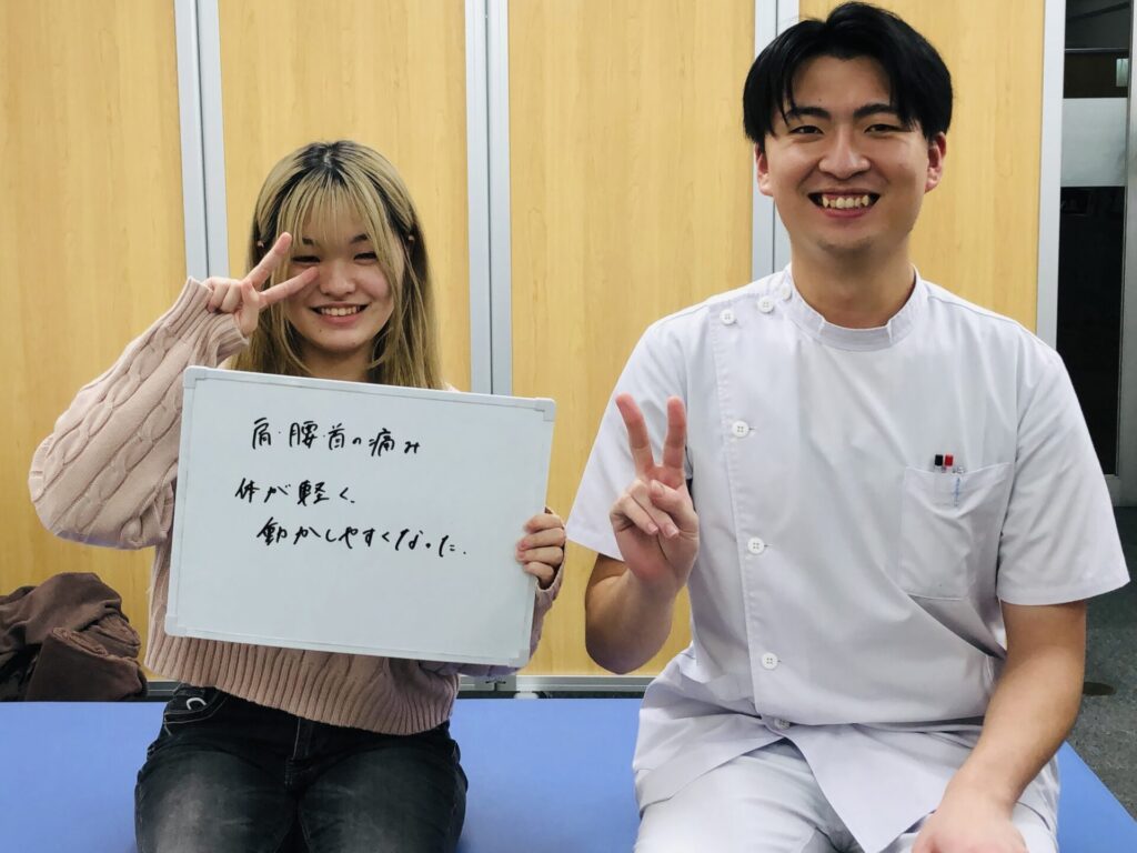 やぎはし整体院春日部店の宅島先生と患者様の写真